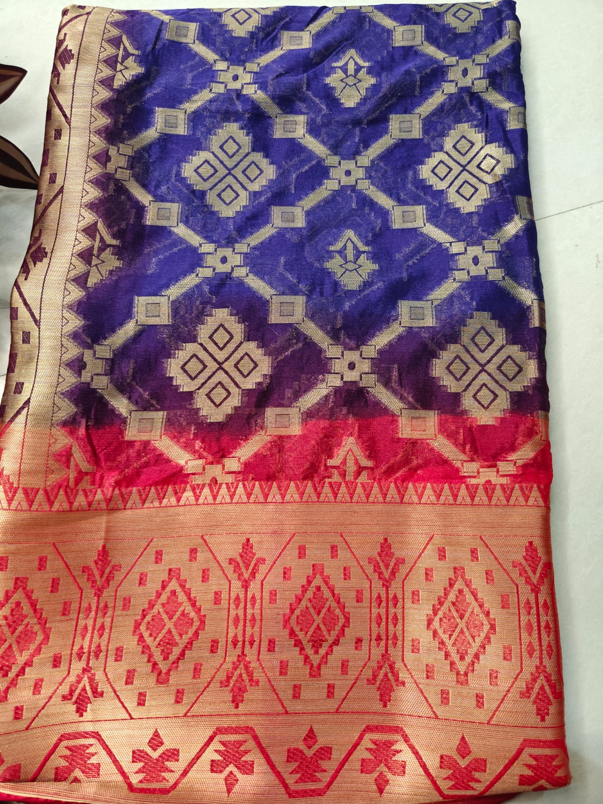 Dual Shade Georgette Saree with Elegant Weaving Design