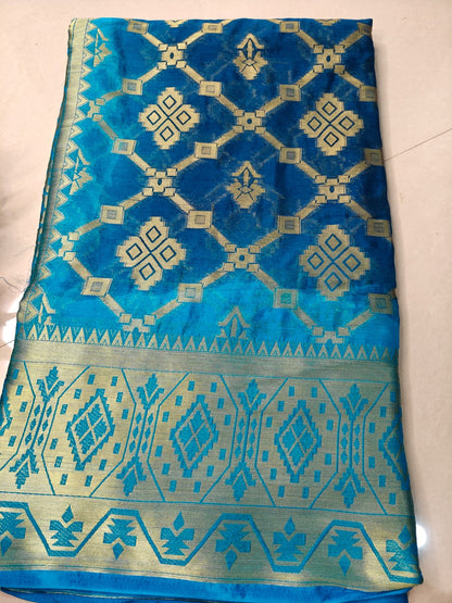 Dual Shade Georgette Saree with Elegant Weaving Design