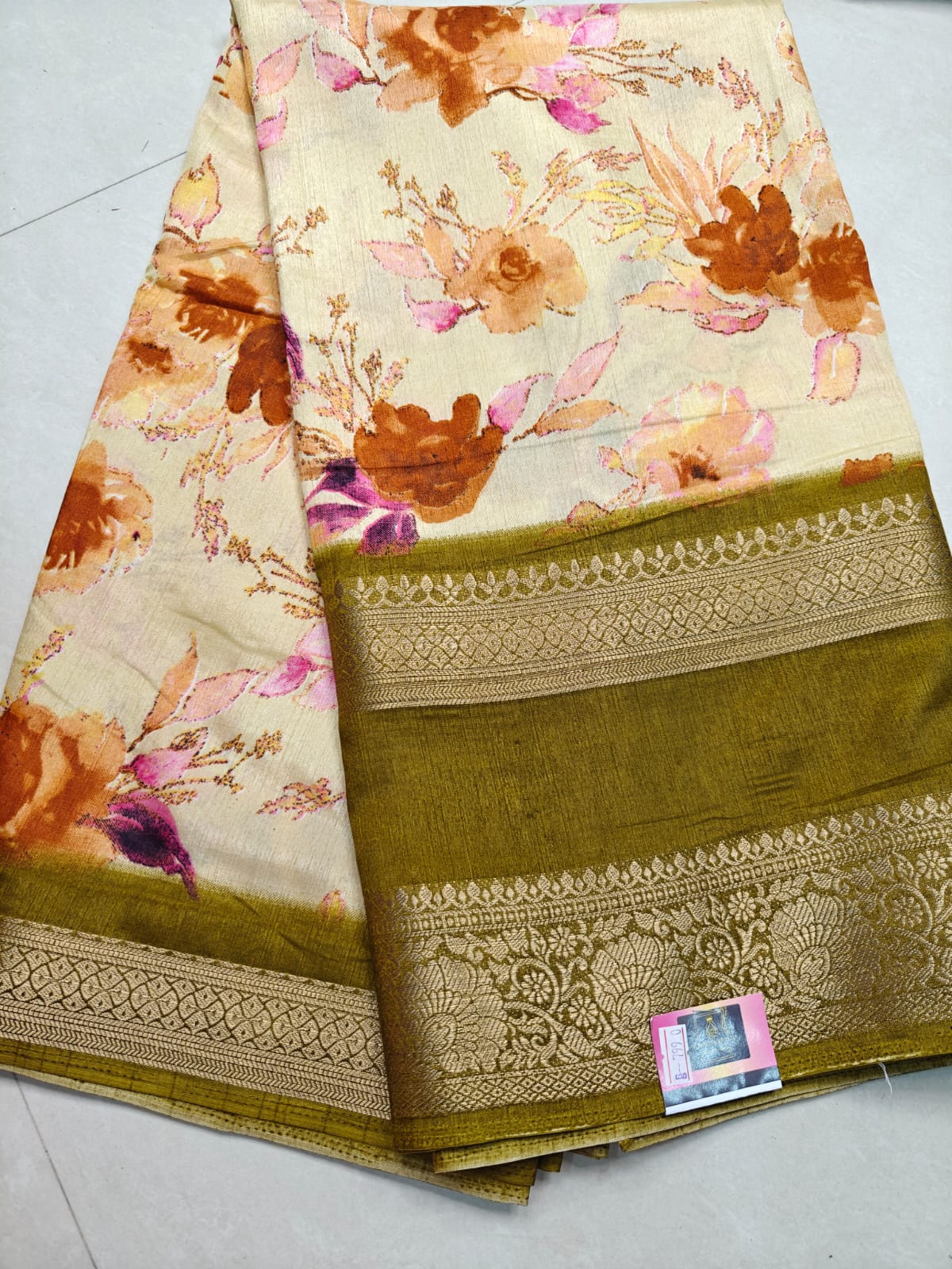 Graceful Cotton Silk Saree with Gap Border & Attached Blouse