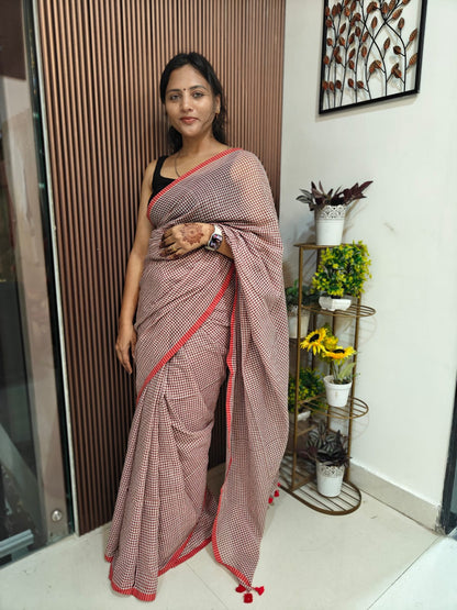 🌿 Checked Pattern Mul Cotton Saree